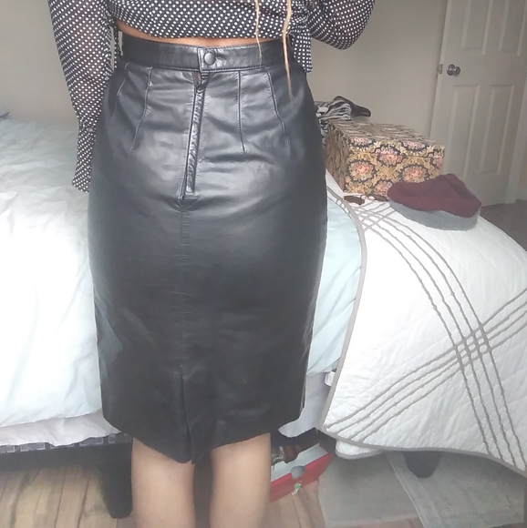 Mid length leather skirt - Picture 5 of 6